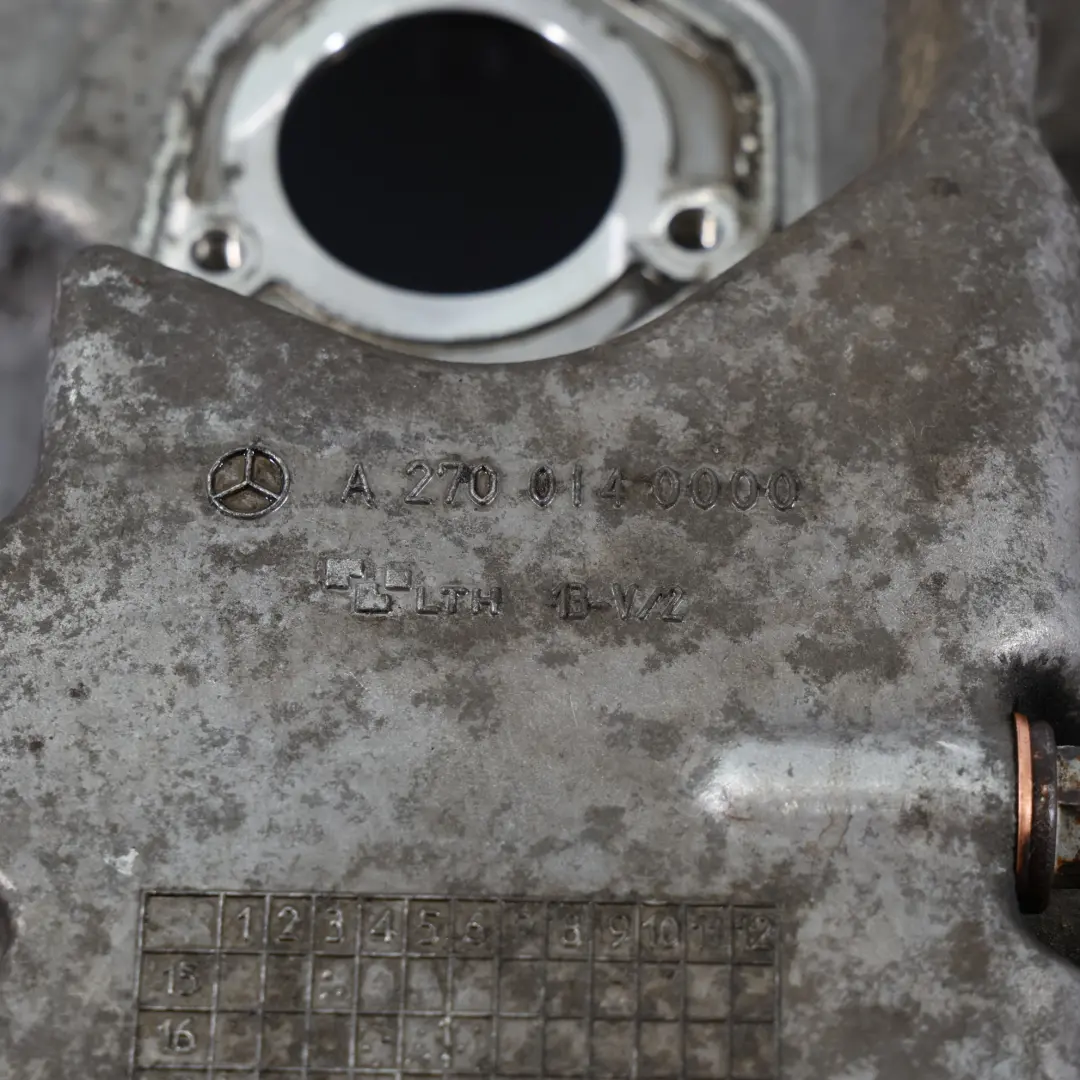 A180 1.6 M270 Benzinmotor Untere Ölwanne A2700140000 für Mercedes W176 mit Teilenummer A2700100113 Mercedes W176 A180 1.6 M270 Benzinmotor Untere Ölwanne A2700140000 - SKU A2700100113 - Teilenummer A2700100113
