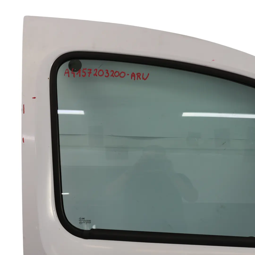 Puerta Delantera Derecha Arctic White Blanco - 9147 para Mercedes Citan W415 con número de pieza A4157203200 Mercedes Citan W415 Puerta Delantera Derecha Arctic White Blanco - 9147 - SKU A4157203200-ARW - Número de pieza A4157203200