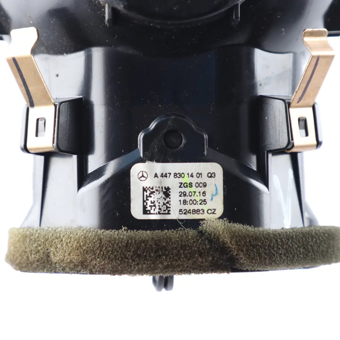 Bocchetta Aria Cruscotto Destra per Mercedes W447 con numero di parte A4478301401 Mercedes W447 Bocchetta Aria Cruscotto Destra - SKU A4478301401 - Numero di parte A4478301401