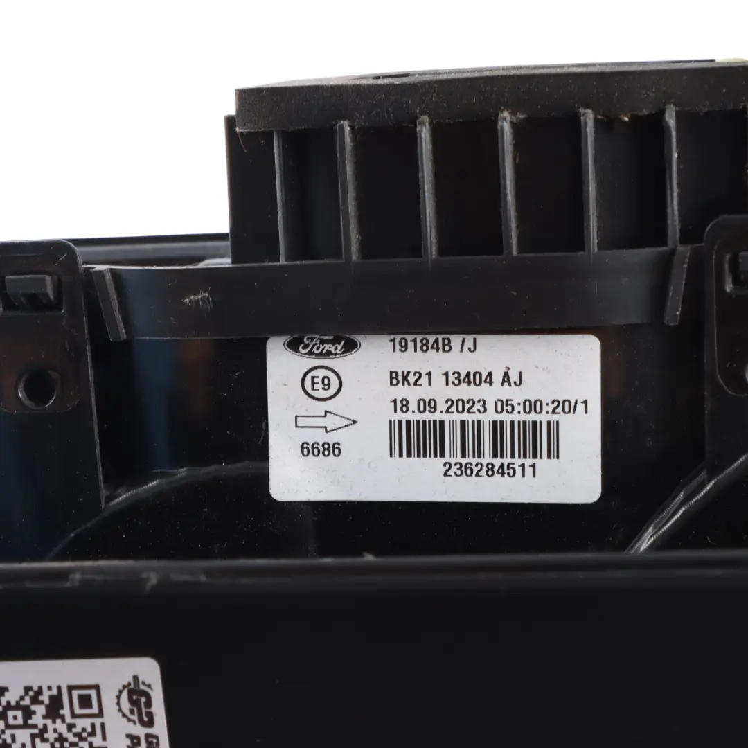 Feu Arrière Droit pour Ford Transit Custom à propos du numéro de pièce BK211-3404-AJ Ford Transit Custom Feu Arrière Droit - SKU BK21-13404-AJ - Numéro de pièce BK211-3404-AJ