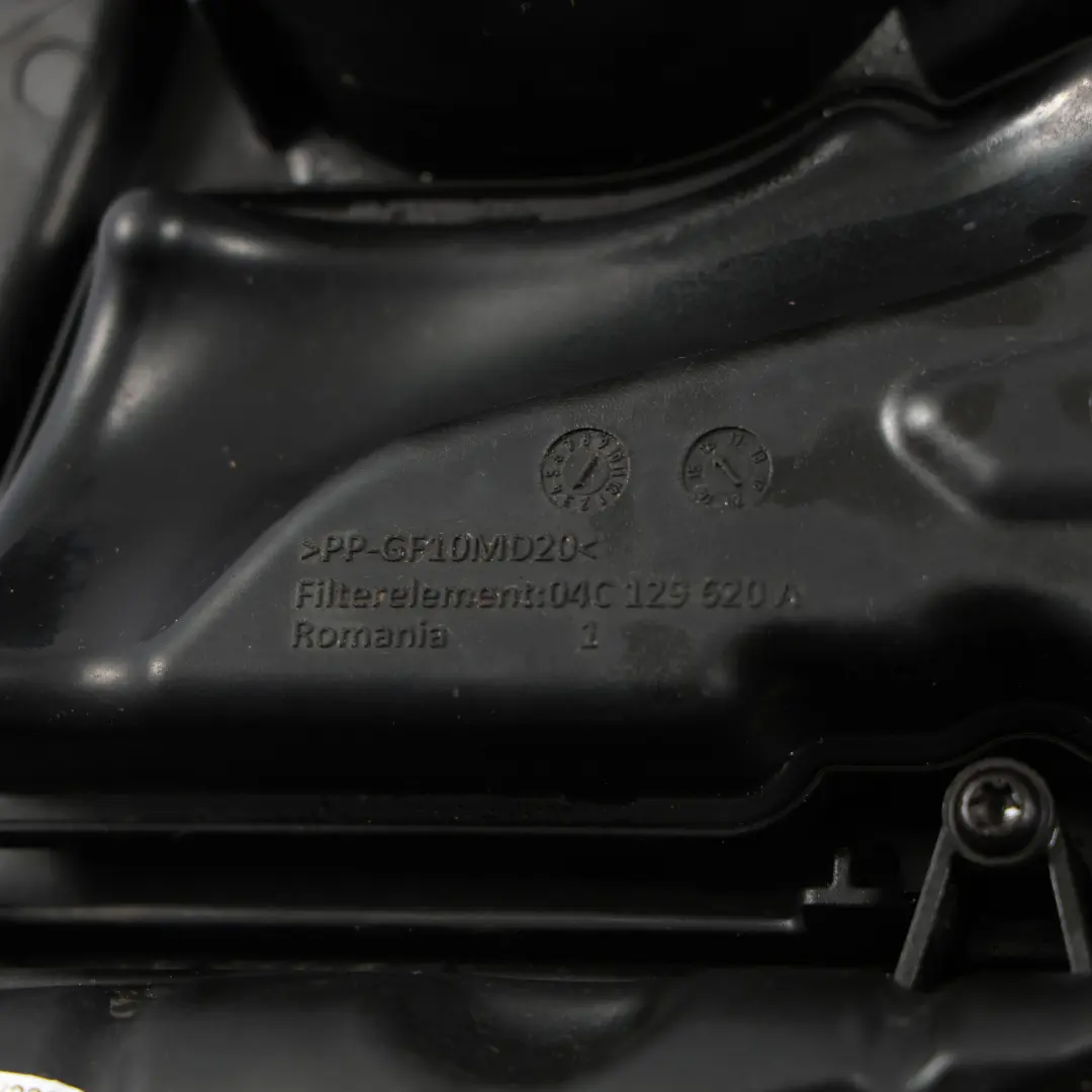 Tapa Caja Filtro De Aire Del Motor De Gasolina 1.0 TFSI para Audi A1 8X con número de pieza 04C129601F Audi A1 8X Tapa Caja Filtro De Aire Del Motor De Gasolina 1.0 TFSI - SKU 04C129601F - Número de pieza 04C129601F