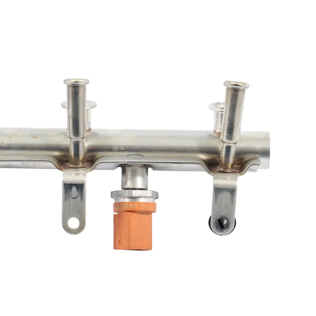 Benzin Kraftstoff System Einspritz Schiene für Audi A4 B8 2.0 TFSI mit Teilenummer 06J133317AB Audi A4 B8 2.0 TFSI Benzin Kraftstoff System Einspritz Schiene - SKU 06J133317AB - Teilenummer 06J133317AB