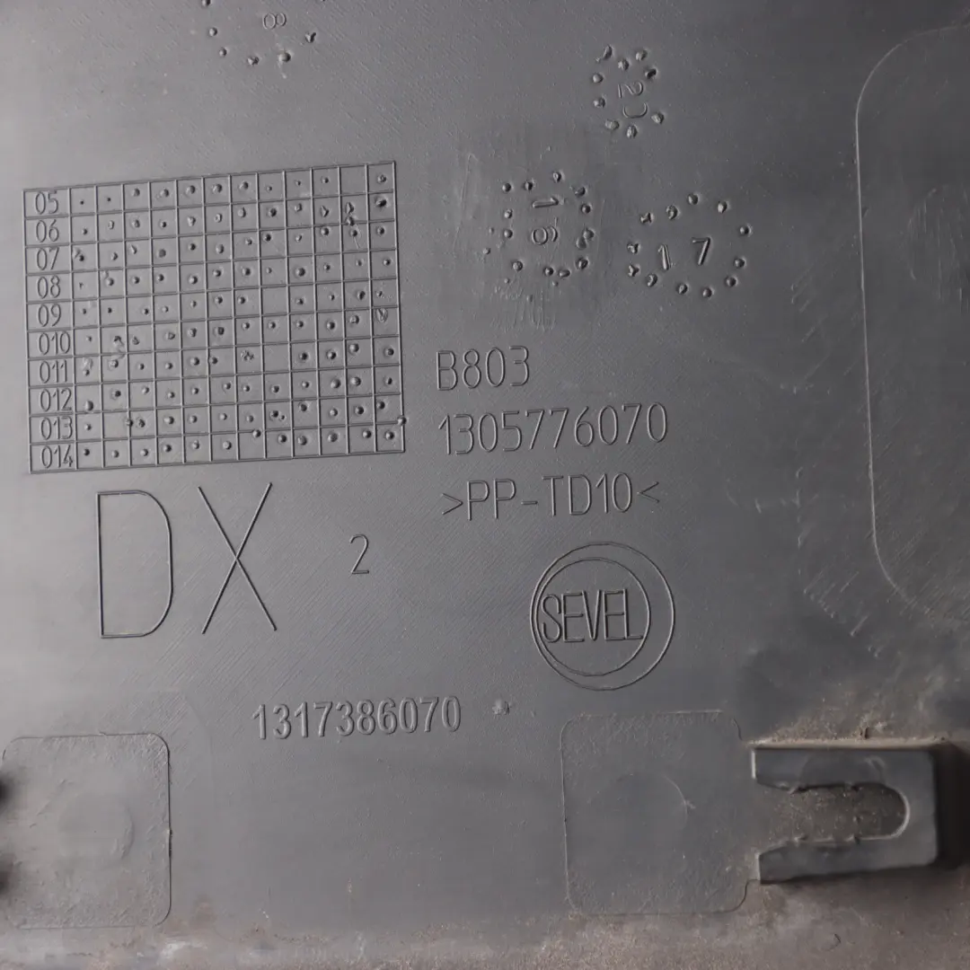 Moldura puerta Fiat Ducato Peugeot Boxer Frente derecha Tapa para con número de pieza 1305776070 Moldura puerta Fiat Ducato Peugeot Boxer Frente derecha Tapa - SKU 1305776070 - Número de pieza 1305776070