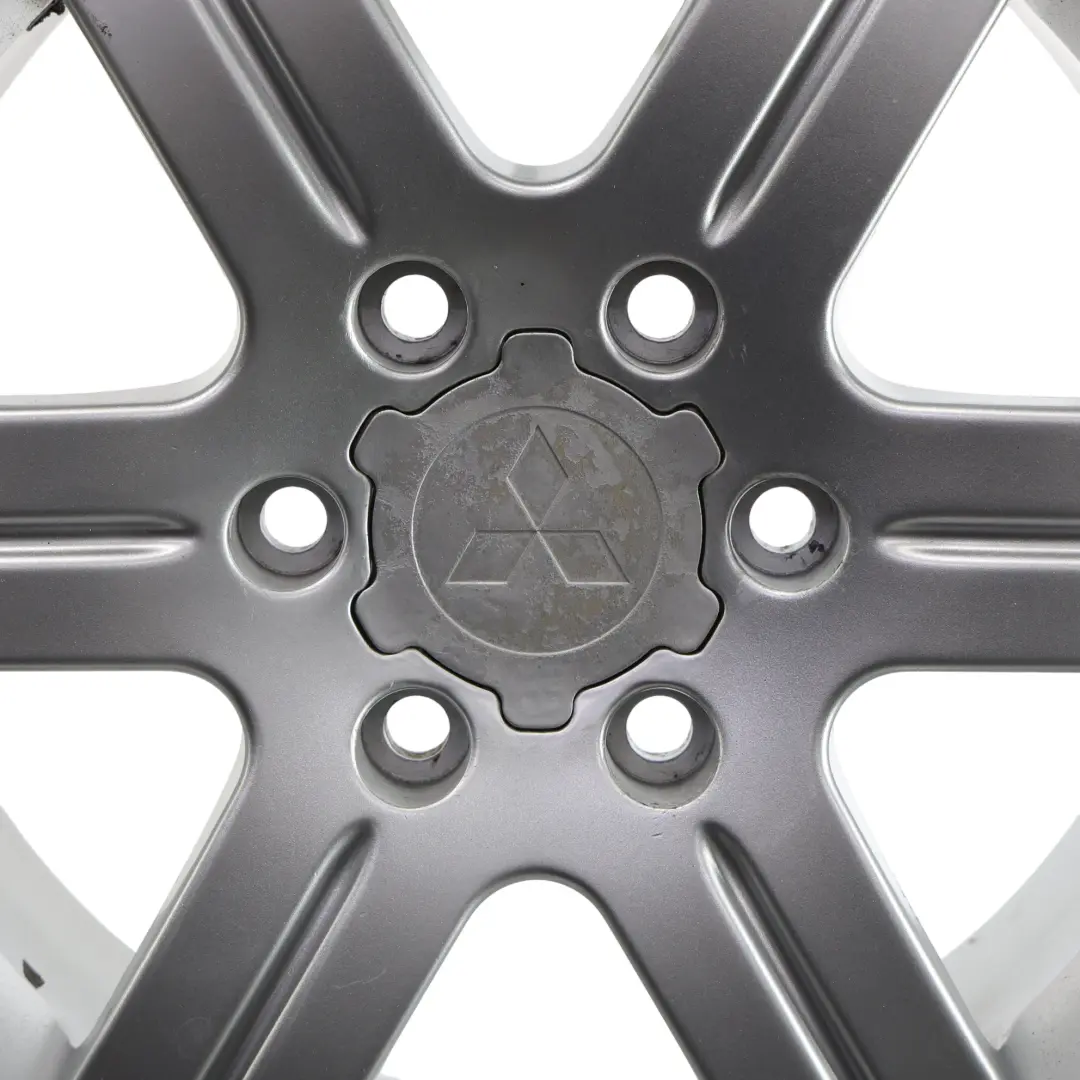 Srebrna Felga Aluminiowa 18" ET:46 8.5J do Mitsubishi Shogun Pajero o numerze 16388546Z2 Mitsubishi Shogun Pajero Srebrna Felga Aluminiowa 18" ET:46 8.5J - SKU 16388546Z2-2 - Numer Części 16388546Z2