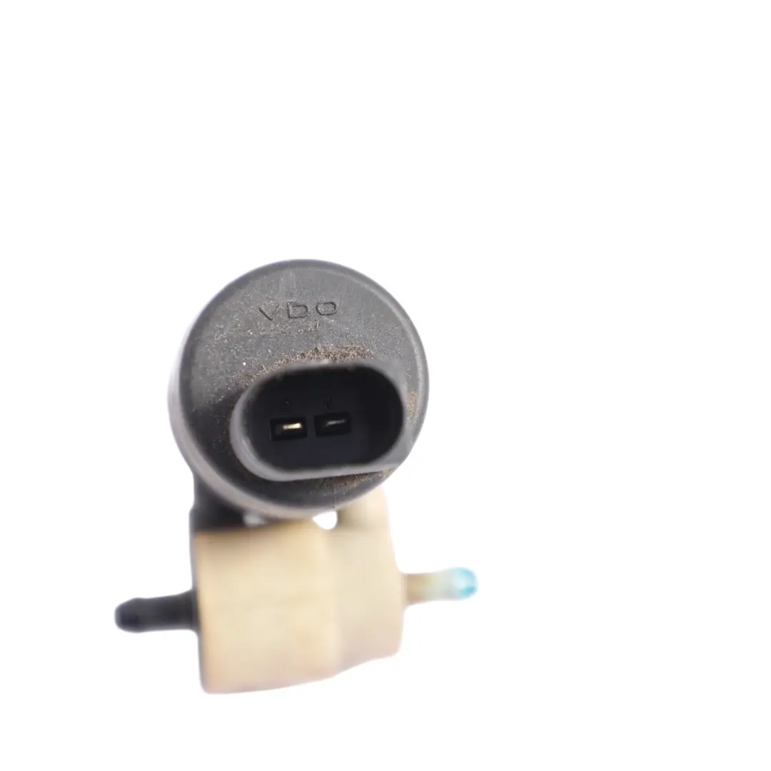 7L Pompa Lavavetro Anteriore per Audi A3 8P A4 B6 Volkswagen Touareg con numero di parte 1J6955651 Audi A3 8P A4 B6 Volkswagen Touareg 7L Pompa Lavavetro Anteriore - SKU 1J6955651 - Numero di parte 1J6955651