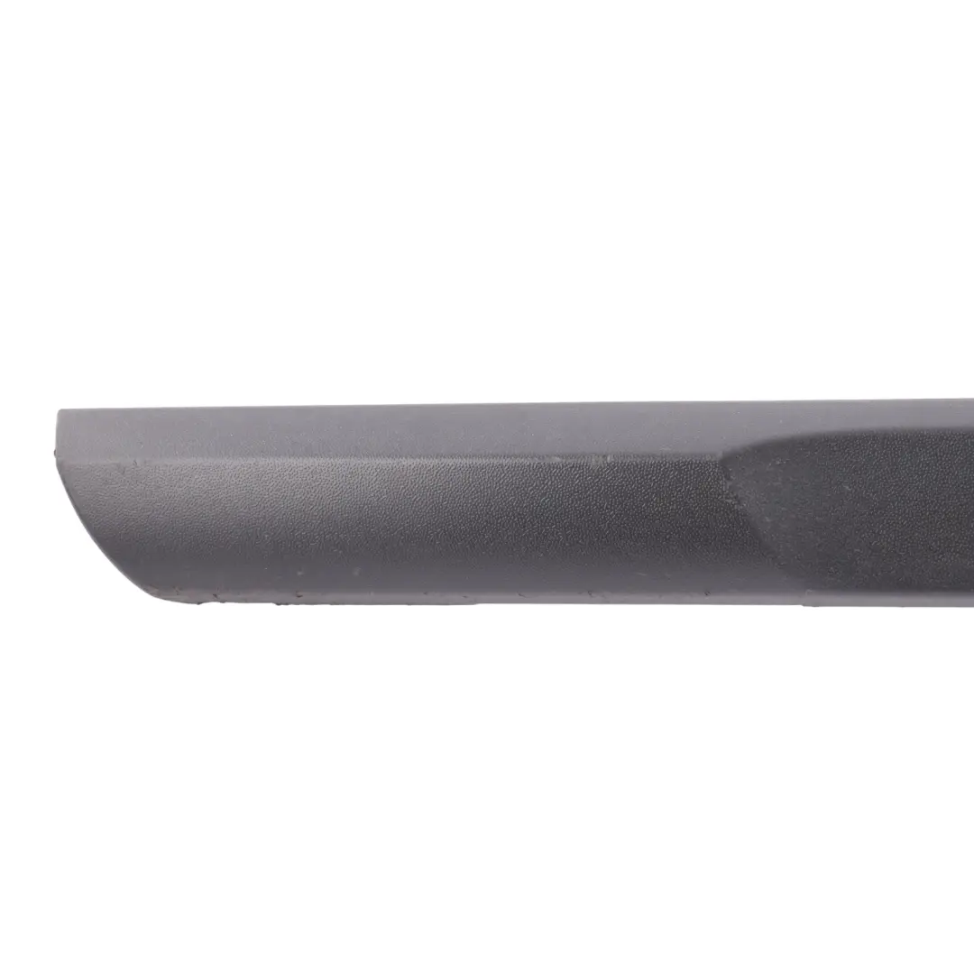 Rivestimento Inferiore Striscia Anteriore Destra Nero per Volkswagen Scirocco III con numero di parte 1K8854940 Volkswagen Scirocco III Rivestimento Inferiore Striscia Anteriore Destra Nero - SKU 1K8854940 - Numero di parte 1K8854940