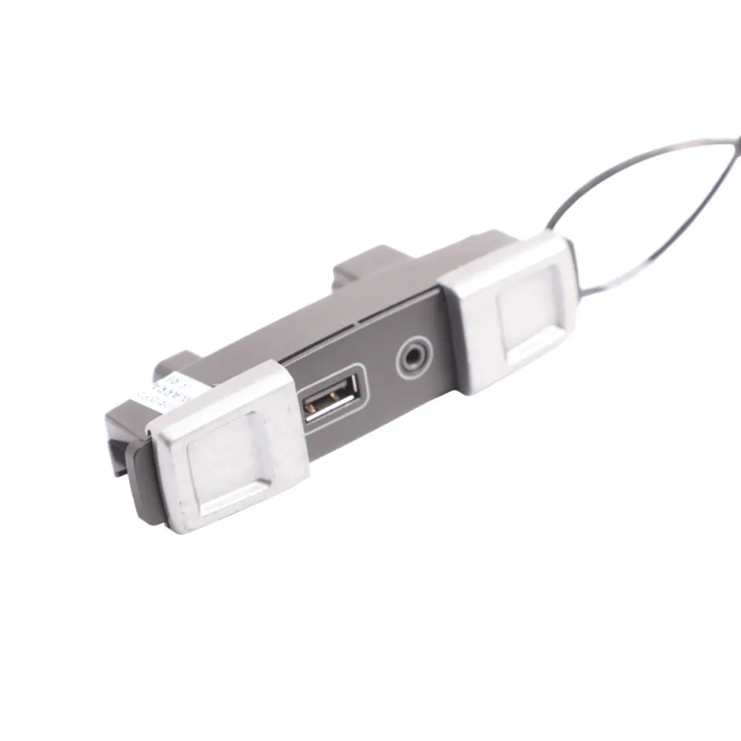 Seat Leon Mk2 1P USB AUX Port Socket Connection Media Adapter - SKU 1P0035726A-1 - Part number 1P0035726A