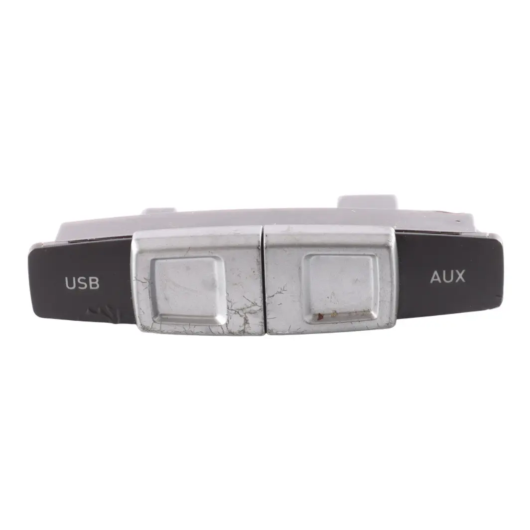 Mk2 1P USB AUX Port Socket Connection Media Adapter to Seat Leon with Part number 1P0035726A Seat Leon Mk2 1P USB AUX Port Socket Connection Media Adapter - SKU 1P0035726A - Part number 1P0035726A
