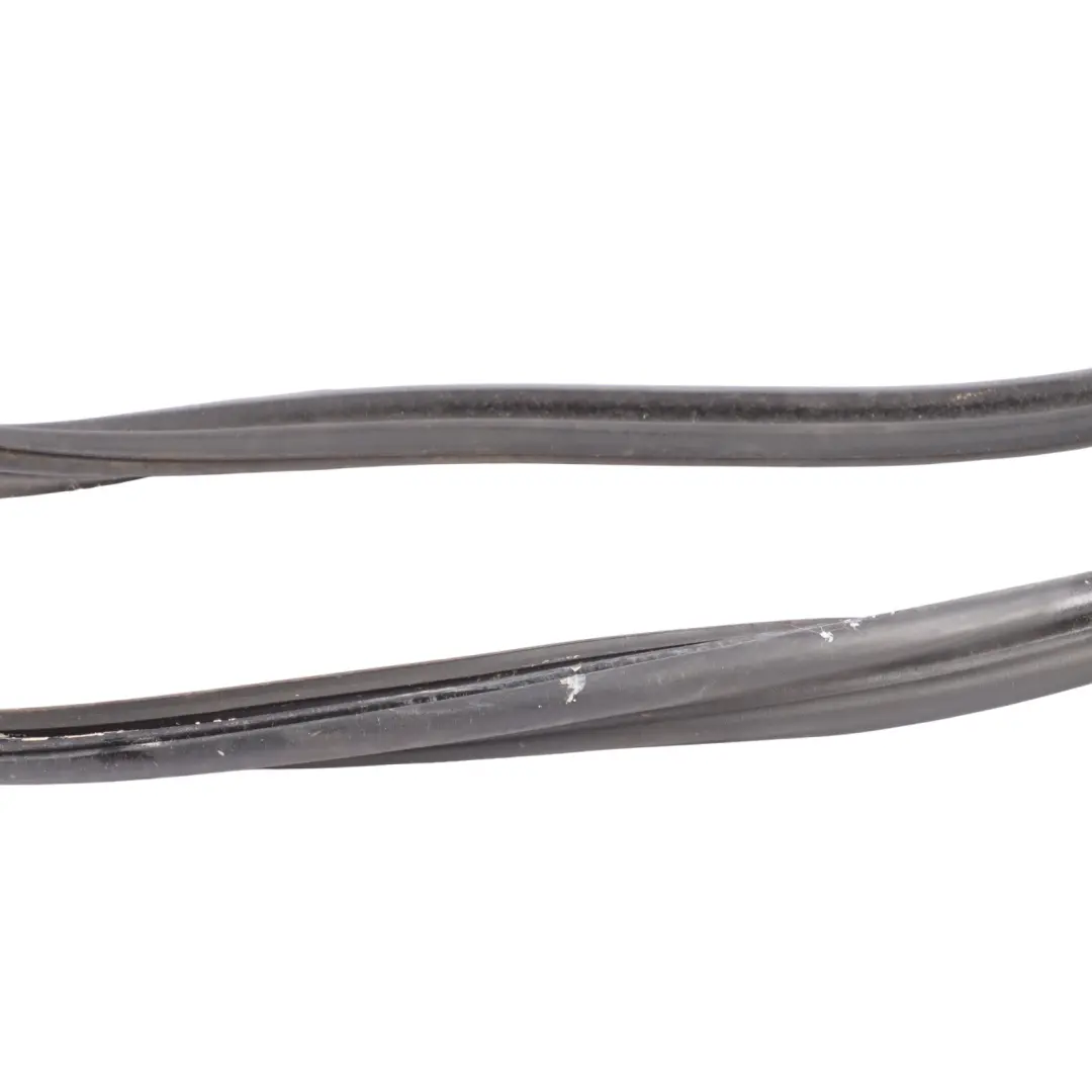 Mk2 1P Tailgate Boot Trunk Sealing Gasket Rubber to Seat Leon with Part number 1P0827705E Seat Leon Mk2 1P Tailgate Boot Trunk Sealing Gasket Rubber - SKU 1P0827705E - Part number 1P0827705E