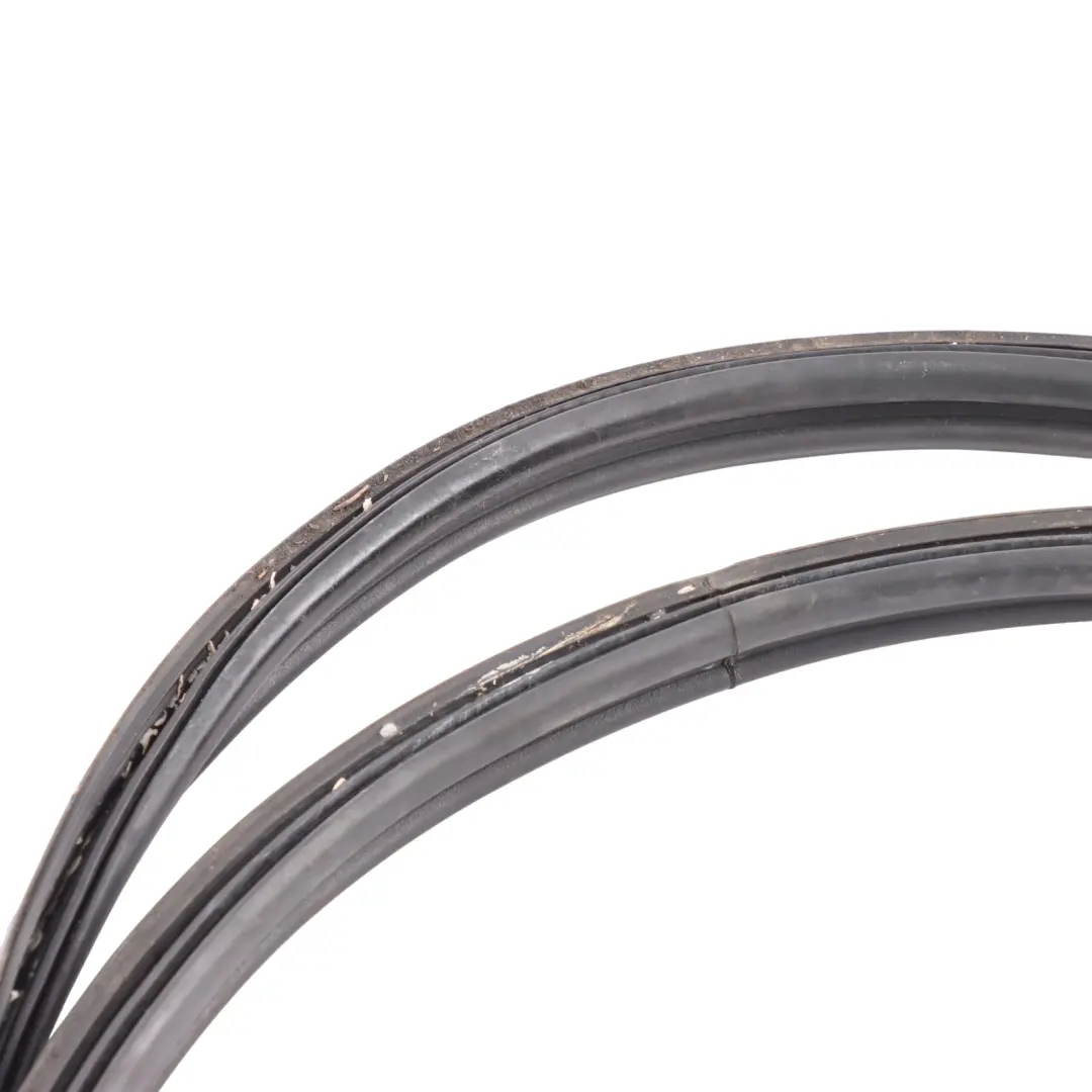 Mk2 1P Tailgate Boot Trunk Sealing Gasket Rubber to Seat Leon with Part number 1P0827705E Seat Leon Mk2 1P Tailgate Boot Trunk Sealing Gasket Rubber - SKU 1P0827705E - Part number 1P0827705E