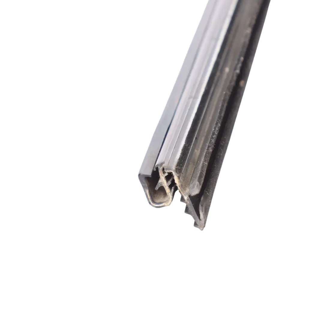 Seat Leon FR 1P Striscia Finestrino Porta Canale Interno Anteriore Sinistro - SKU 1P0837471B - Numero di parte 1P0837471B