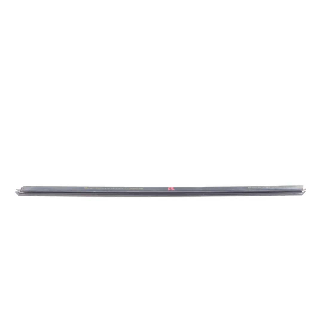 1P Striscia Guarnizion Finestrino Porta Anteriore Destro per Seat Leon FR con numero di parte 1P0837472B Seat Leon FR 1P Striscia Guarnizion Finestrino Porta Anteriore Destro - SKU 1P0837472B - Numero di parte 1P0837472B