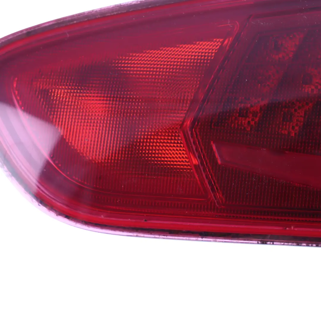 Seat Leon 1P Feu Arrière Latéral Droit - SKU 1P0945094P - Numéro de pièce 1P0945094P