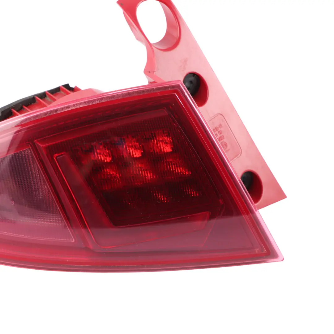 1P Rücklicht Lampe Außen Seite Links für Seat Leon mit Teilenummer 1P0945111H Seat Leon 1P Rücklicht Lampe Außen Seite Links - SKU 1P0945111H - Teilenummer 1P0945111H