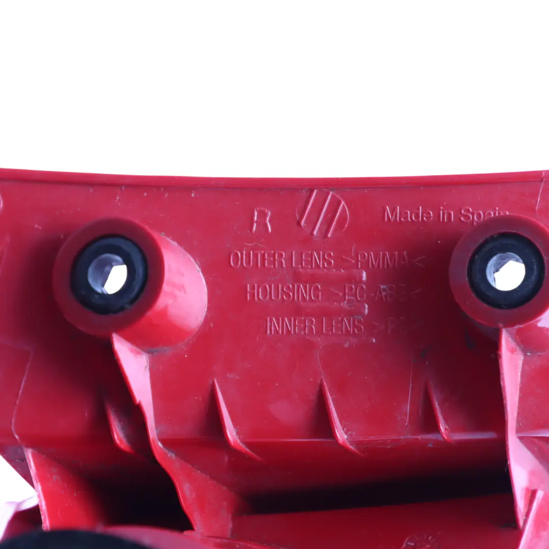 1P Luz Trasera Lado Exterior Derecho para Seat Leon con número de pieza 1P0945112H Seat Leon 1P Luz Trasera Lado Exterior Derecho - SKU 1P0945112H - Número de pieza 1P0945112H