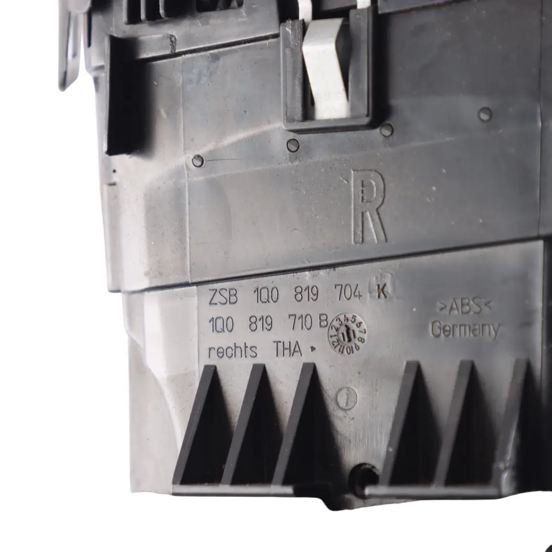 Mk3 Armaturenbrett Lüftungsgitter Rechts Düse für Volkswagen Scirocco mit Teilenummer 1Q0819704K Volkswagen Scirocco Mk3 Armaturenbrett Lüftungsgitter Rechts Düse - SKU 1Q0819704K - Teilenummer 1Q0819704K