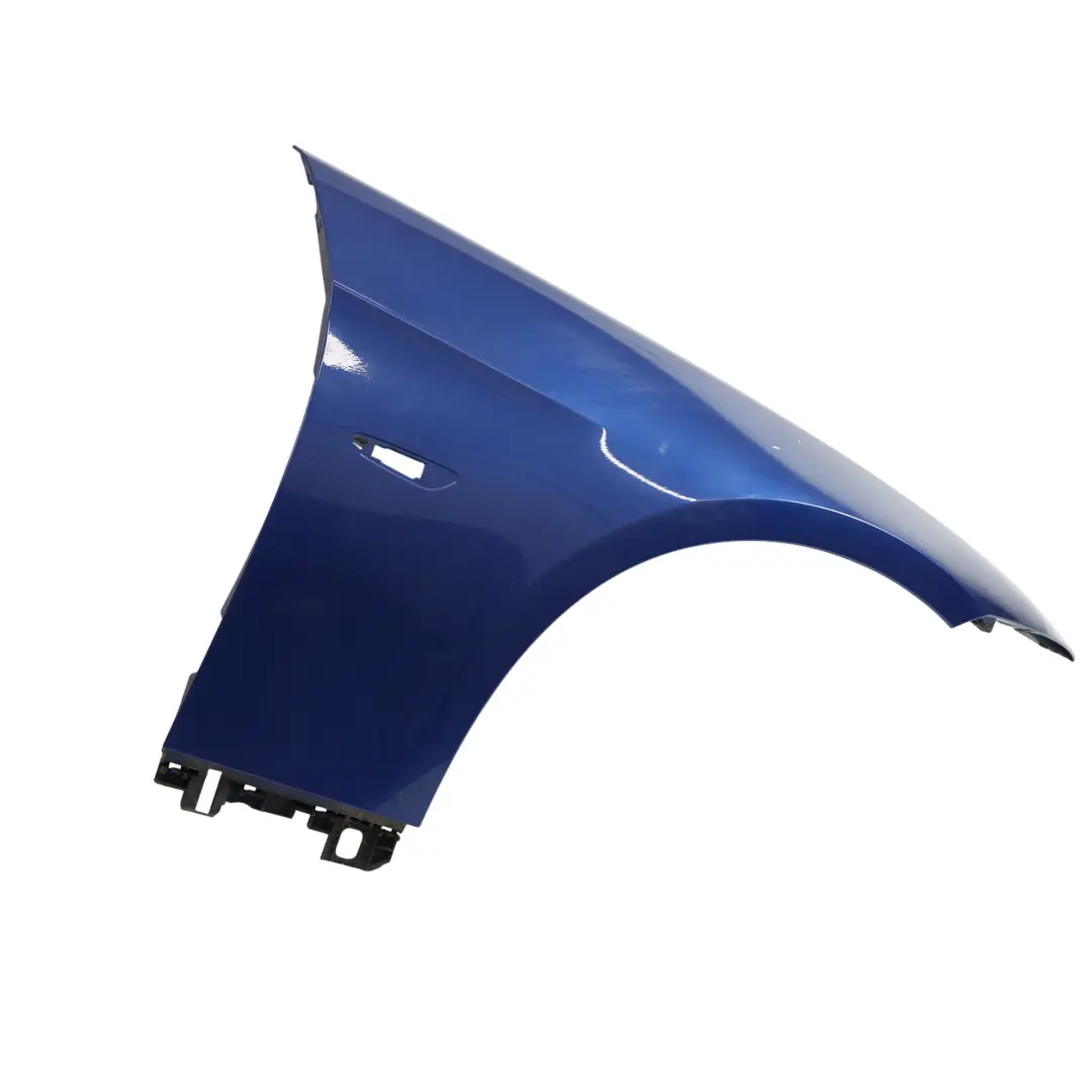 Błotnik Przedni Prawy Montegoblau Niebieski Metalik - A51 do BMW E92 o numerze 2155922 BMW E92 Błotnik Przedni Prawy Montegoblau Niebieski Metalik - A51 - SKU 2155922-MTB1 - Numer Części 2155922