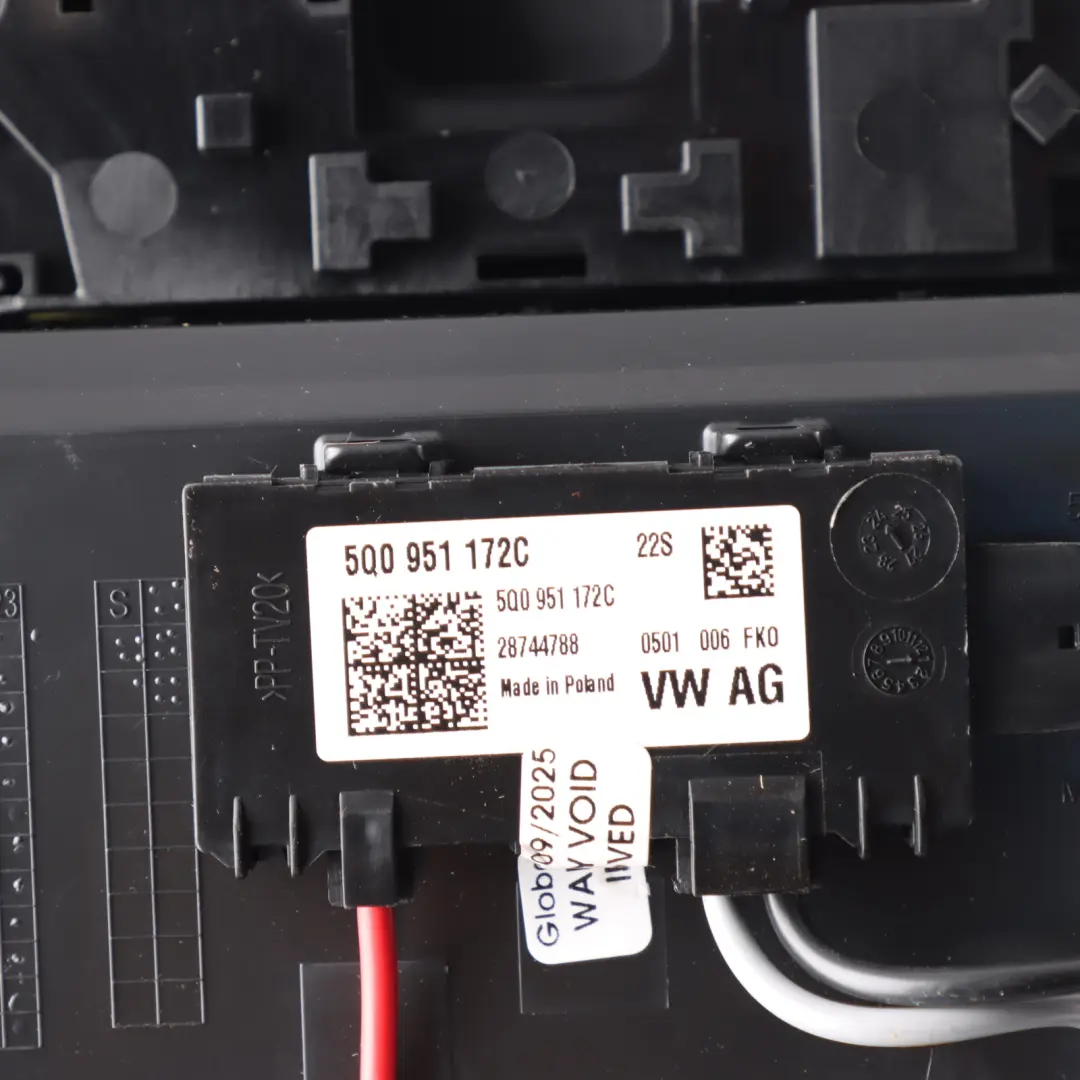 Mk6 Front Interior Headliner Light Lamp Black 5G0867489A to Volkswagen Polo VI with Part number 2GA947105AD Volkswagen Polo VI Mk6 Front Interior Headliner Light Lamp Black 5G0867489A - SKU 2GA947105AD - Part number 2GA947105AD