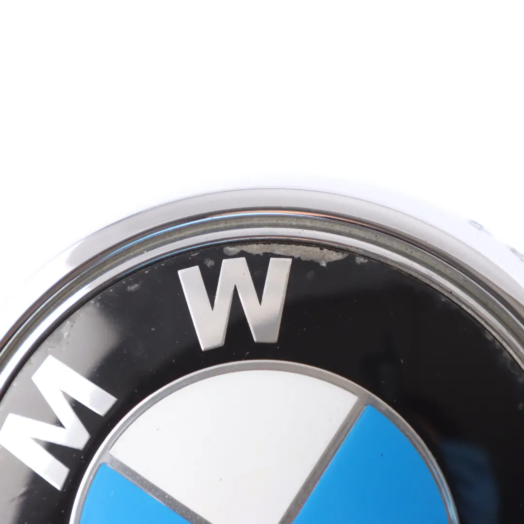 Emblemat Logo Klapy Tył do BMW X3 E83 LCI o numerze 3401005 BMW X3 E83 LCI Emblemat Logo Klapy Tył - SKU 3401005-2 - Numer Części 3401005