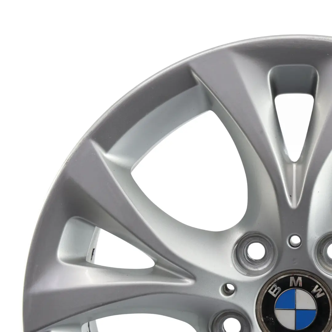 Cerchio in lega argento 17" razze a V 279 8J ET:46 per BMW X3 E83 con numero di parte 3451879 BMW X3 E83 Cerchio in lega argento 17" razze a V 279 8J ET:46 - SKU 3451879-2 - Numero di parte 3451879