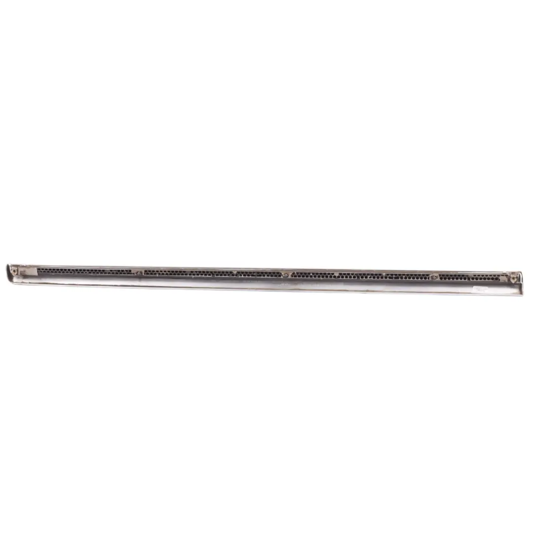 Tür Zierleiste Vorne Unten Rechts Reflex Silber A7W für Volkswagen Passat B7 mit Teilenummer 3AA854940A Volkswagen Passat B7 Tür Zierleiste Vorne Unten Rechts Reflex Silber A7W - SKU 3AA854940A-RES - Teilenummer 3AA854940A
