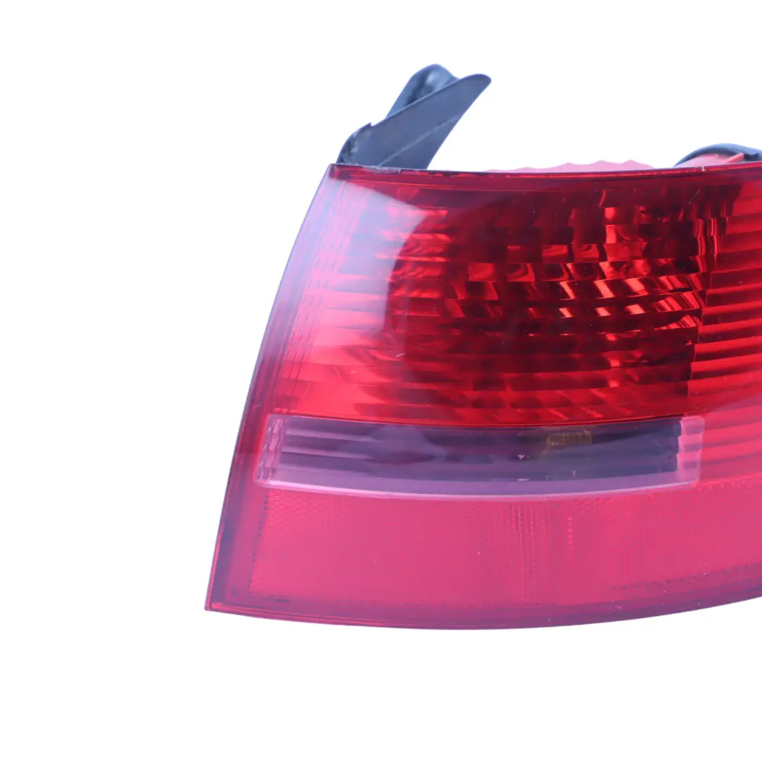 Light Lamp Tailgate Outer Right O/S to Audi A6 C6 Avant Rear with Part number 4F9945096 Audi A6 C6 Avant Rear Light Lamp Tailgate Outer Right O/S - SKU 4F9945096 - Part number 4F9945096