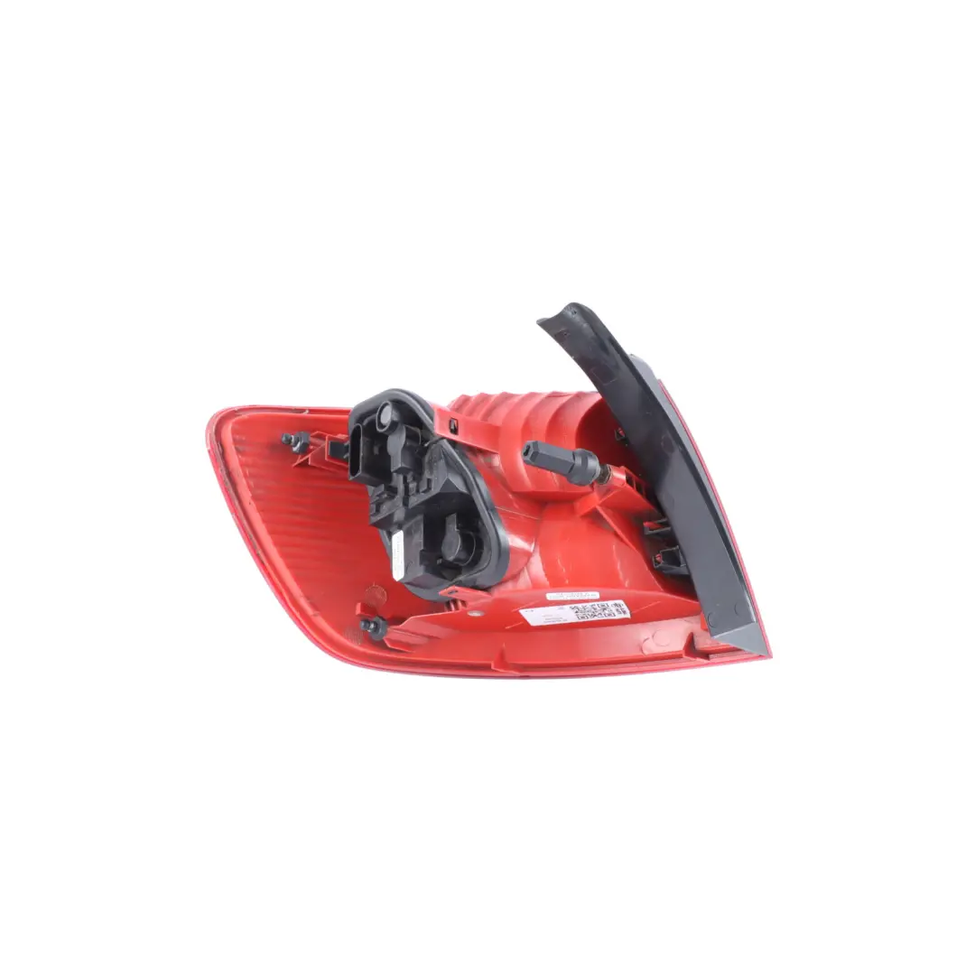 Light Lamp Tailgate Outer Right O/S to Audi A6 C6 Avant Rear with Part number 4F9945096 Audi A6 C6 Avant Rear Light Lamp Tailgate Outer Right O/S - SKU 4F9945096 - Part number 4F9945096