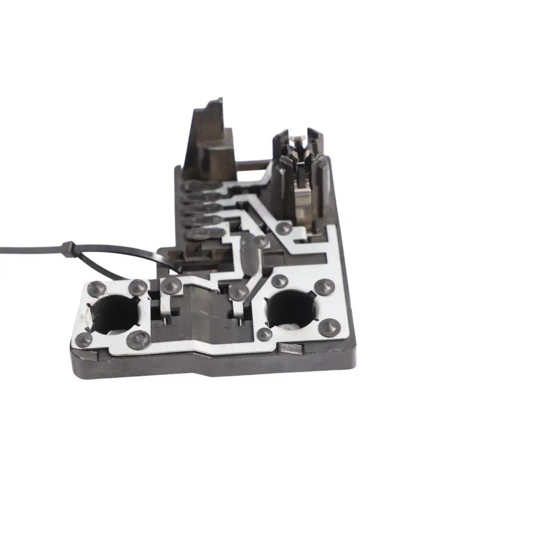 Inner Bulb Holder Socket Tail Gate Rear Right O/S to Audi A6 S6 C6 Avant with Part number 4F9945222 Audi A6 S6 C6 Avant Inner Bulb Holder Socket Tail Gate Rear Right O/S - SKU 4F9945222 - Part number 4F9945222