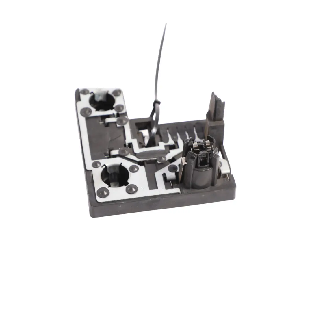 Inner Bulb Holder Socket Tail Gate Rear Right O/S to Audi A6 S6 C6 Avant with Part number 4F9945222 Audi A6 S6 C6 Avant Inner Bulb Holder Socket Tail Gate Rear Right O/S - SKU 4F9945222 - Part number 4F9945222