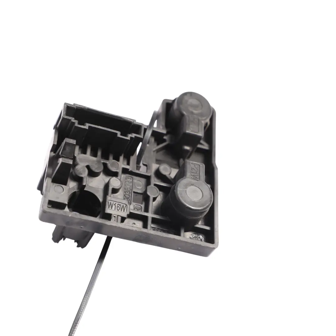 Inner Bulb Holder Socket Tail Gate Rear Right O/S to Audi A6 S6 C6 Avant with Part number 4F9945222 Audi A6 S6 C6 Avant Inner Bulb Holder Socket Tail Gate Rear Right O/S - SKU 4F9945222 - Part number 4F9945222