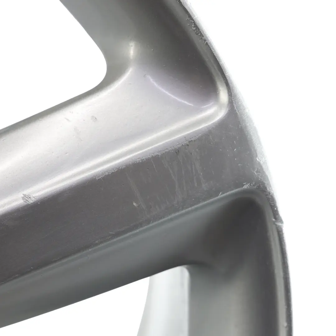 Leicht Metall Felge Silber 20" 9J ET:60 Stern Speiche für Audi Q7 4L mit Teilenummer 4L0601025H Audi Q7 4L Leicht Metall Felge Silber 20" 9J ET:60 Stern Speiche - SKU 4L0601025H-10 - Teilenummer 4L0601025H