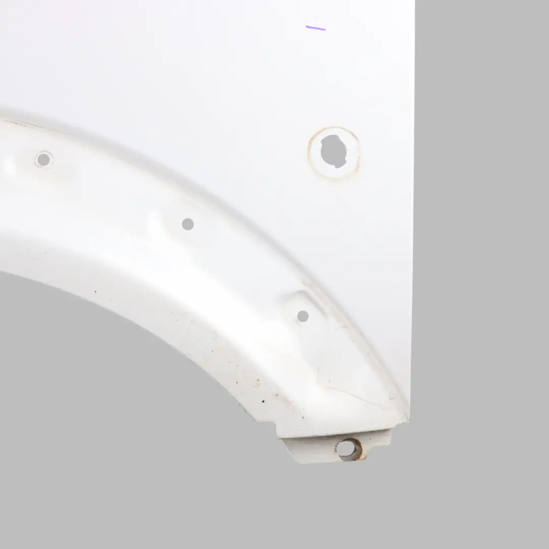 Panneau latéral Avant gauche Frozen White - Z2 pour Ford Transit Connect à propos du numéro de pièce 5131152 Ford Transit Connect Panneau latéral Avant gauche Frozen White - Z2 - SKU 5131152-FW - Numéro de pièce 5131152