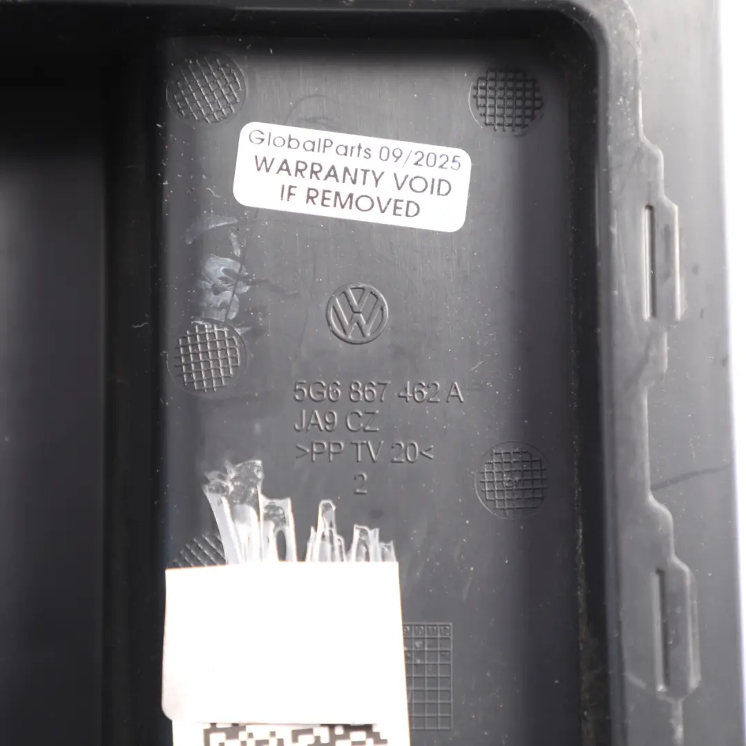 Osłona Zaślepka Boczka Bagażnika Prawa do Volkswagen Golf Mk7 o numerze 5G6867462A Volkswagen Golf Mk7 Osłona Zaślepka Boczka Bagażnika Prawa - SKU 5G6867462A - Numer Części 5G6867462A