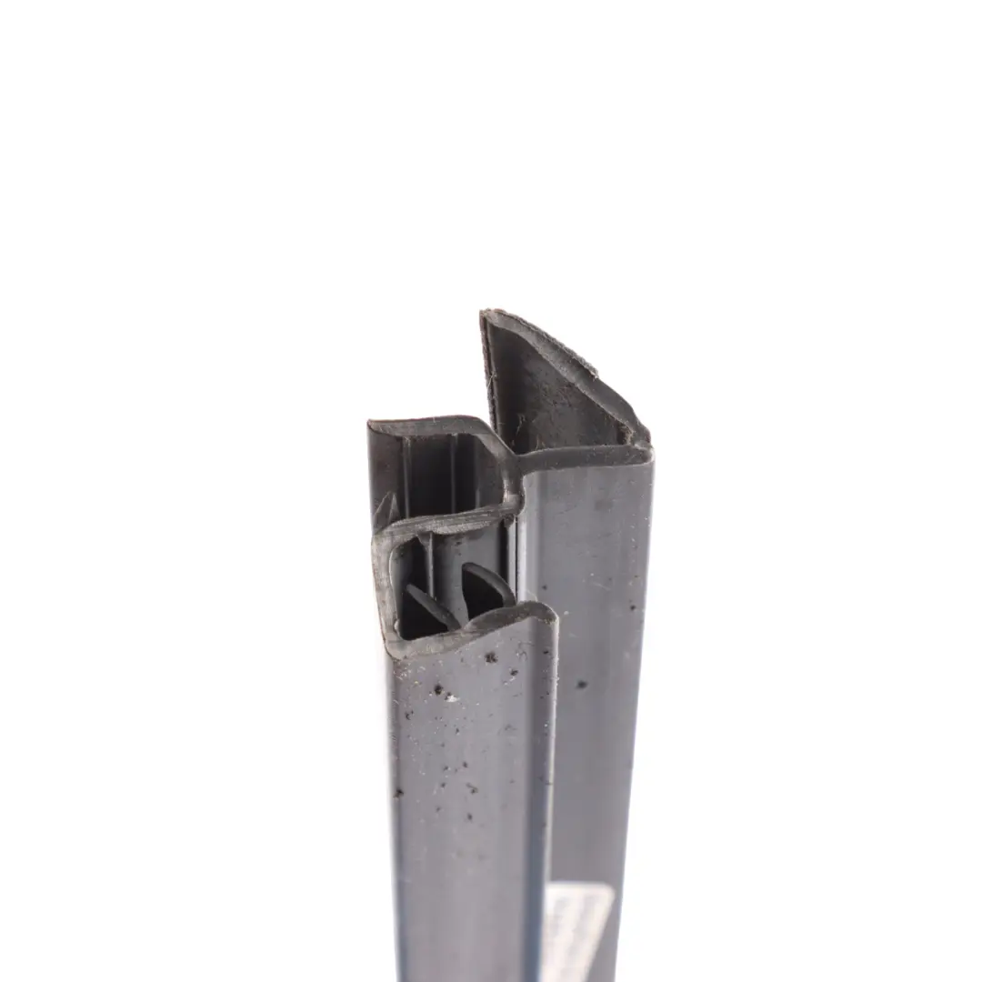 Striscia Guarnizione Interna Del Finestrino Anteriore per Skoda Fabia 5J con numero di parte 5J0837479 Skoda Fabia 5J Striscia Guarnizione Interna Del Finestrino Anteriore - SKU 5J0837479 - Numero di parte 5J0837479