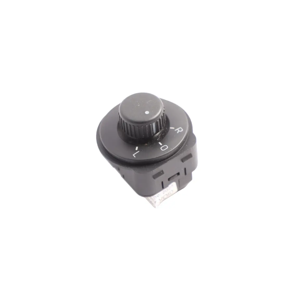 Wing Exterior Mirror Adjustment Switch Button to Skoda Rapid NH with Part number 5JC959565 Skoda Rapid NH Wing Exterior Mirror Adjustment Switch Button - SKU RHD-5JC959565 - Part number 5JC959565