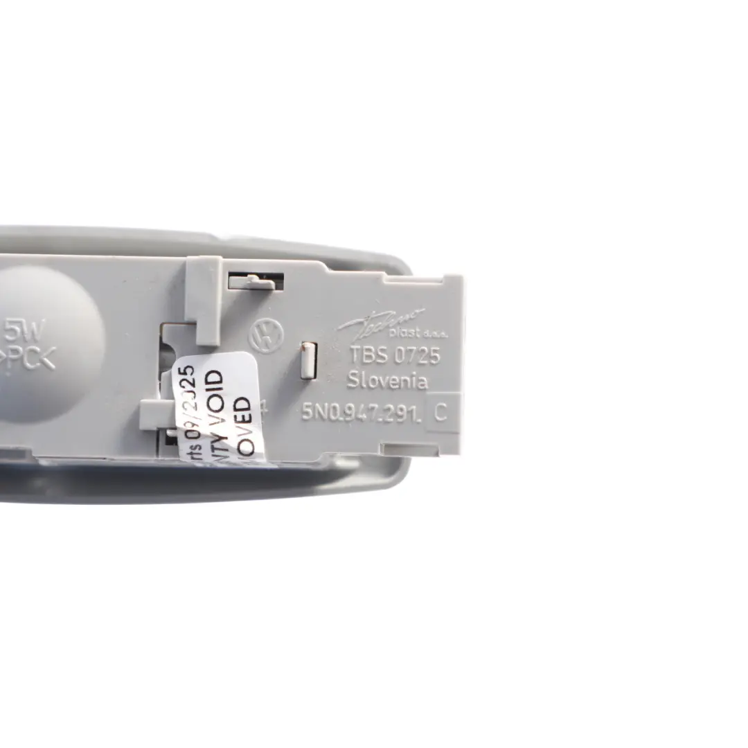Innenraum Dach Hinten Courtesy Leselicht Grau für Skoda Yeti 5L mit Teilenummer 5N0947291C Skoda Yeti 5L Innenraum Dach Hinten Courtesy Leselicht Grau - SKU 5N0947291C - Teilenummer 5N0947291C