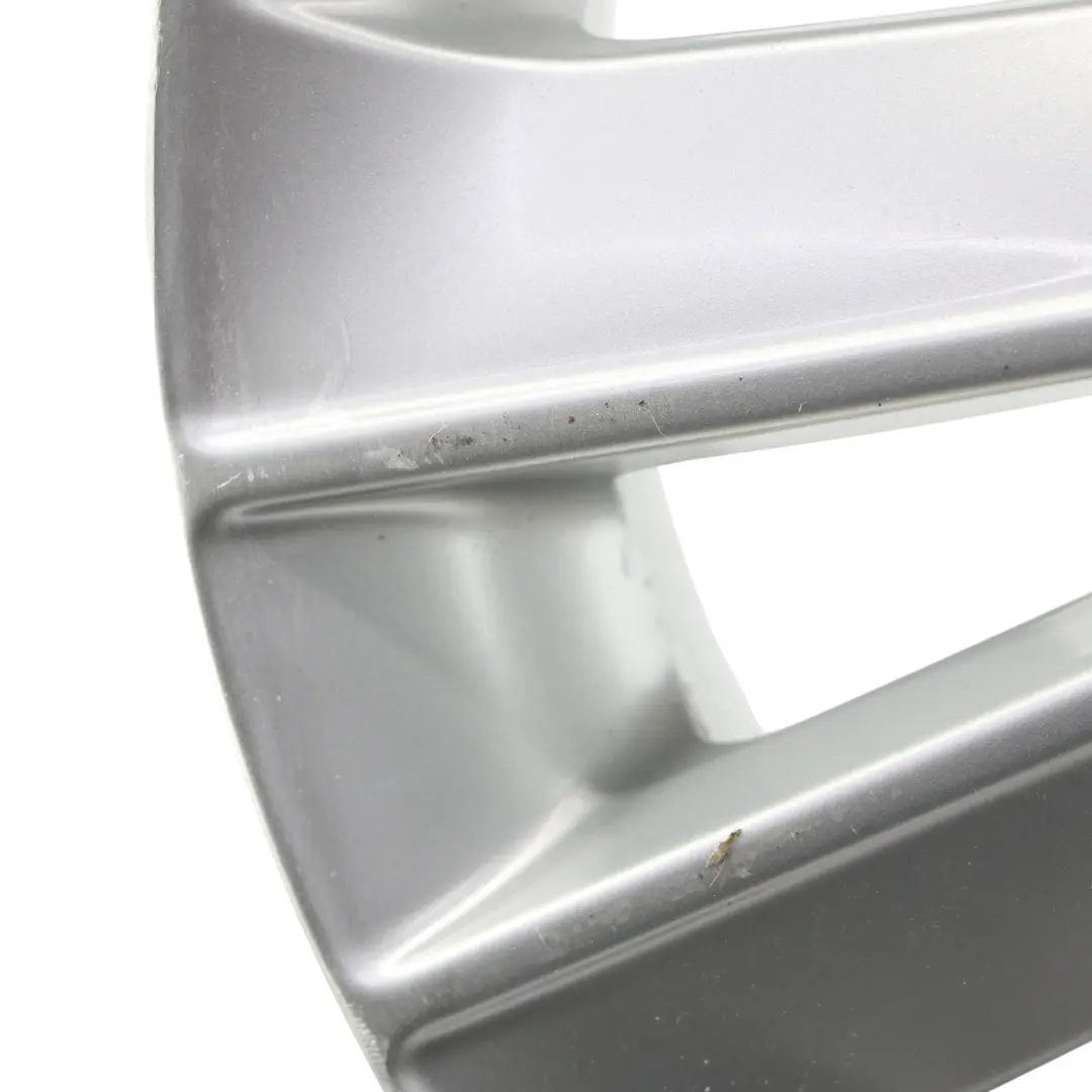 Silberne Leicht Metall Felge 17" V-Speiche 141 ET:47 7J 6762888 für BMW E81 E87 mit Teilenummer 6775621 BMW E81 E87 Silberne Leicht Metall Felge 17" V-Speiche 141 ET:47 7J 6762888 - SKU 6762888-3 - Teilenummer 6775621