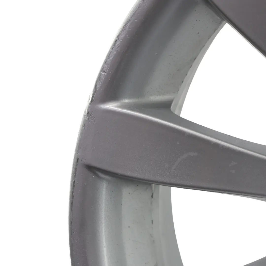 Cerchi lega leggera argento 19" raggi stellari 218 8,5J ET14 per BMW E63 E64 con numero di parte 6770941 BMW E63 E64 Cerchi lega leggera argento 19" raggi stellari 218 8,5J ET14 - SKU 6770941-3 - Numero di parte 6770941