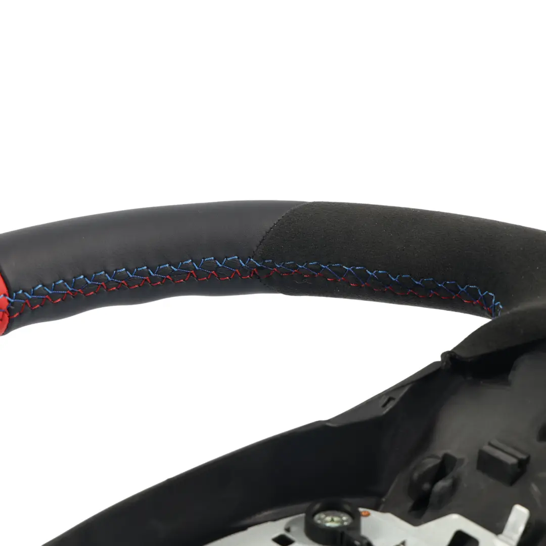 Volant avec NEUF Noir Cuir / Alcantara, M-Sport stylise pour BMW E81 E87 E90 E91 E92 à propos du numéro de pièce 6795570 BMW E81 E87 E90 E91 E92 Volant avec NEUF Noir Cuir / Alcantara, M-Sport stylise - SKU 6795570-5 - Numéro de pièce 6795570