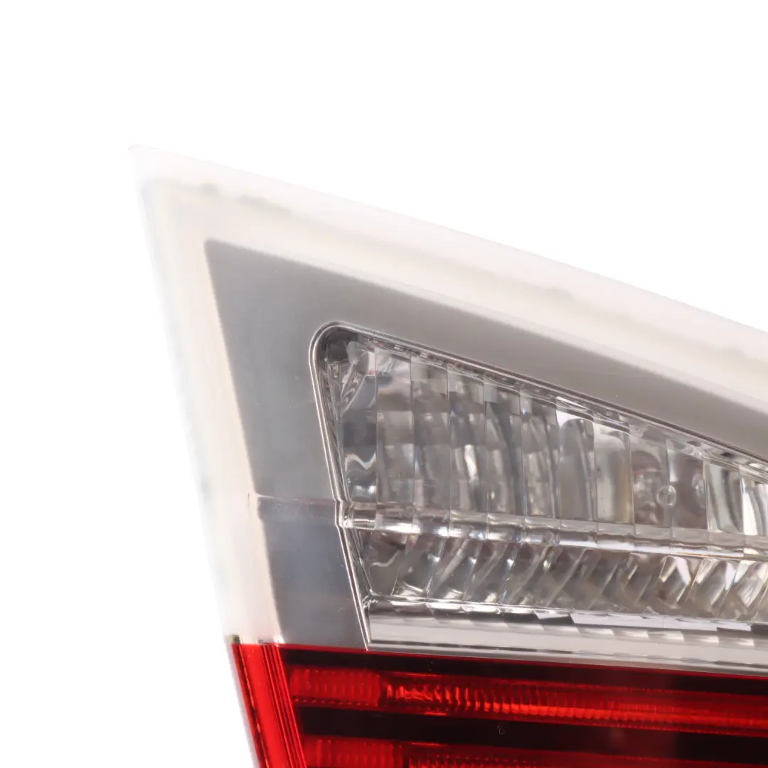 Luce posteriore sinistra coperchio bagagliaio Lampada posteriore per BMW E90 con numero di parte 6937459 BMW E90 Luce posteriore sinistra coperchio bagagliaio Lampada posteriore - SKU 6937459-4 - Numero di parte 6937459