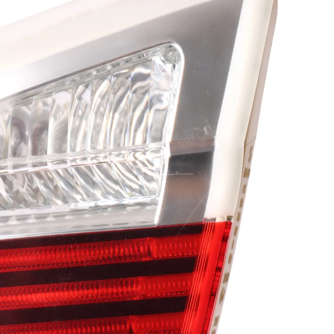 Lampa Klapy Bagażnika Prawy Tył do BMW E90 o numerze 6937460 BMW E90 Lampa Klapy Bagażnika Prawy Tył - SKU 6937460-1 - Numer Części 6937460