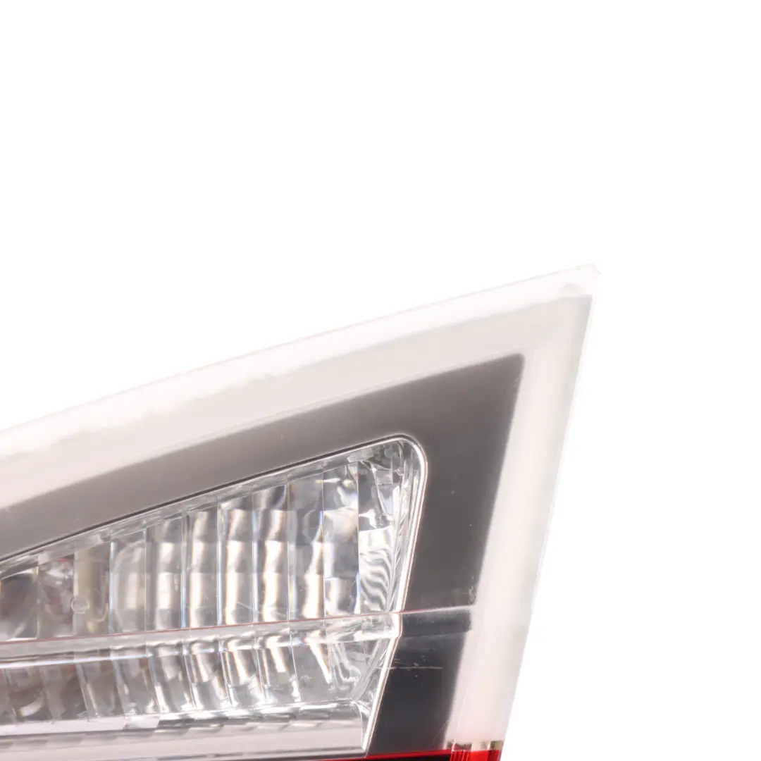 Lampa Klapy Bagażnika Prawy Tył do BMW E90 o numerze 6937460 BMW E90 Lampa Klapy Bagażnika Prawy Tył - SKU 6937460-1 - Numer Części 6937460