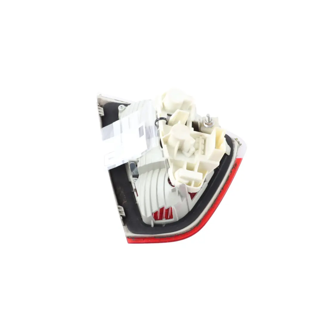 Lampa Klapy Bagażnika Prawy Tył do BMW E90 o numerze 6937460 BMW E90 Lampa Klapy Bagażnika Prawy Tył - SKU 6937460-1 - Numer Części 6937460