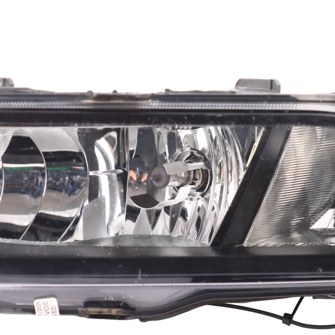 Luz Antiniebla Parachoques Delantero Izquierdo para Volkswagen VW Polo 6R con número de pieza 6C0941661 Volkswagen VW Polo 6R Luz Antiniebla Parachoques Delantero Izquierdo - SKU 6C0941661 - Número de pieza 6C0941661