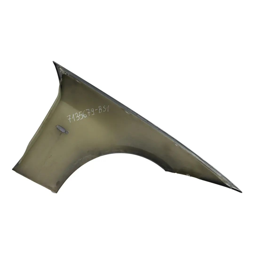 Błotnik Lewy Black Sapphire Czarny Metalik - 475 do BMW E90 E91 o numerze 7135679 BMW E90 E91 Błotnik Lewy Black Sapphire Czarny Metalik - 475 - SKU 7135679-BS1 - Numer Części 7135679