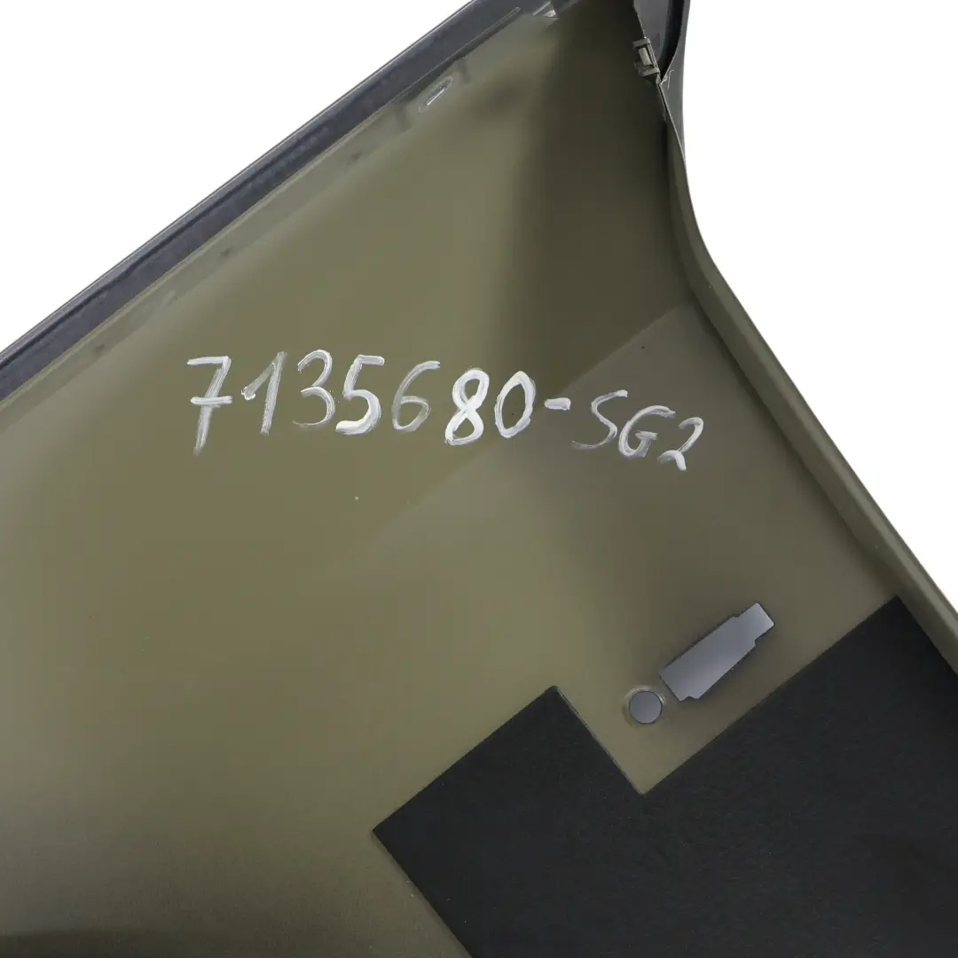 Pannello Laterale Parafango Anteriore Destro Sparkling Graphite A22 per BMW E90 E91 con numero di parte 7135680 BMW E90 E91 Pannello Laterale Parafango Anteriore Destro Sparkling Graphite A22 - SKU 7135680-SG2 - Numero di parte 7135680