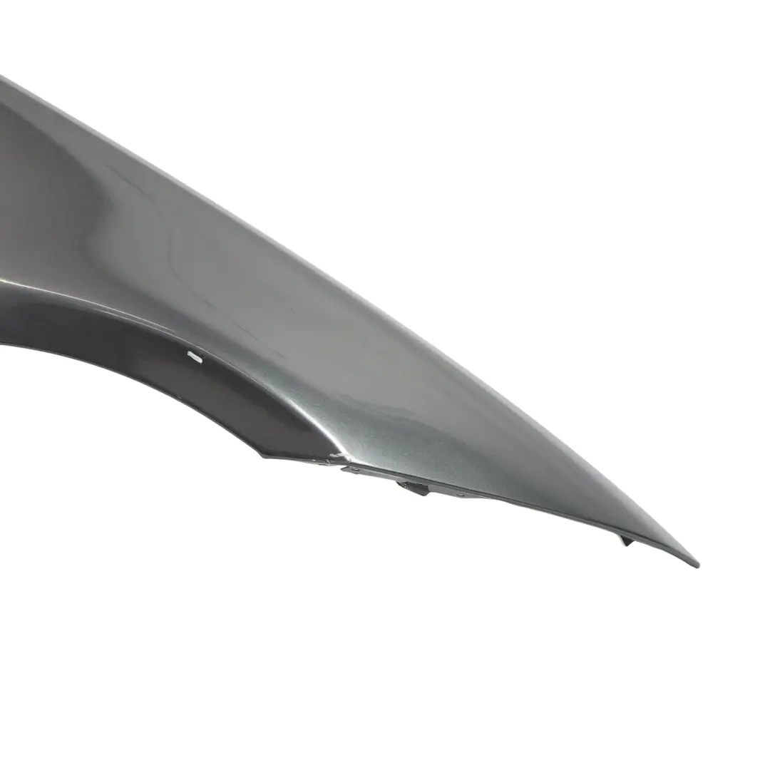 Pannello Laterale Parafango Anteriore Destro Sparkling Graphite A22 per BMW E90 E91 con numero di parte 7135680 BMW E90 E91 Pannello Laterale Parafango Anteriore Destro Sparkling Graphite A22 - SKU 7135680-SG2 - Numero di parte 7135680
