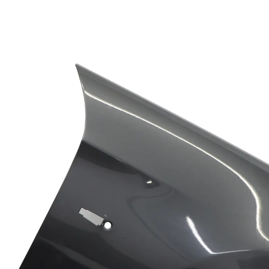 Panel Lateral Guardabarros Delantero Derecho Sparkling Graphite - A22 para BMW E90 con número de pieza 7135680 BMW E90 Panel Lateral Guardabarros Delantero Derecho Sparkling Graphite - A22 - SKU 7135680-SG2 - Número de pieza 7135680