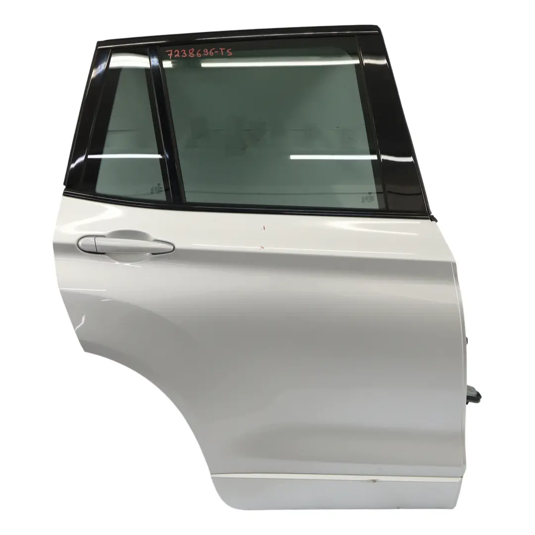 Drzwi Tylne Prawe Titansilber Titan Silver Metallic - 354 do BMW X3 F25 o numerze 7238696 BMW X3 F25 Drzwi Tylne Prawe Titansilber Titan Silver Metallic - 354 - SKU 7238696-TS - Numer Części 7238696
