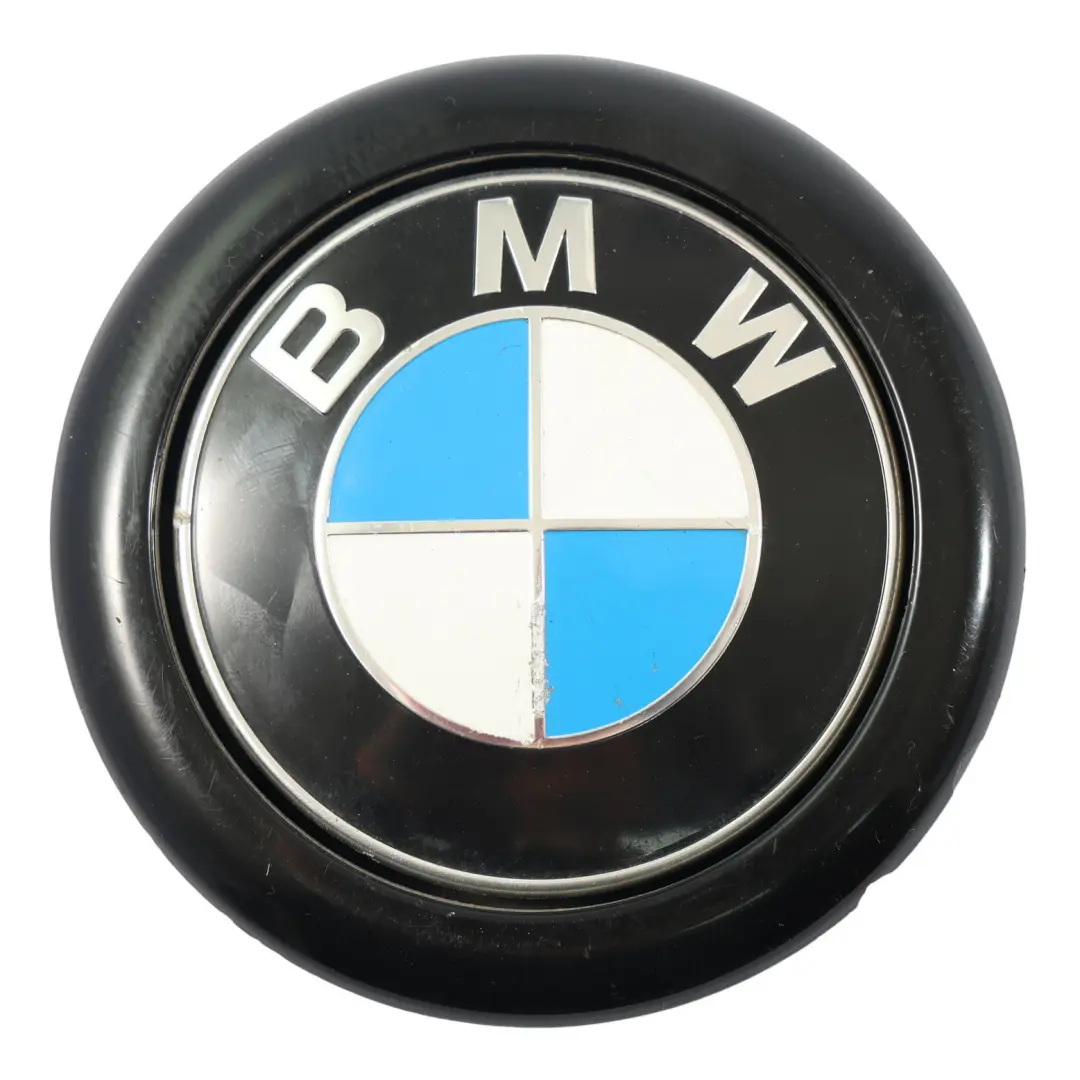 Emblemat Klapy Bagażnika Przycisk Otwierania Czarny do BMW F20 F21 o numerze 7248535 BMW F20 F21 Emblemat Klapy Bagażnika Przycisk Otwierania Czarny - SKU 7248535-4 - Numer Części 7248535